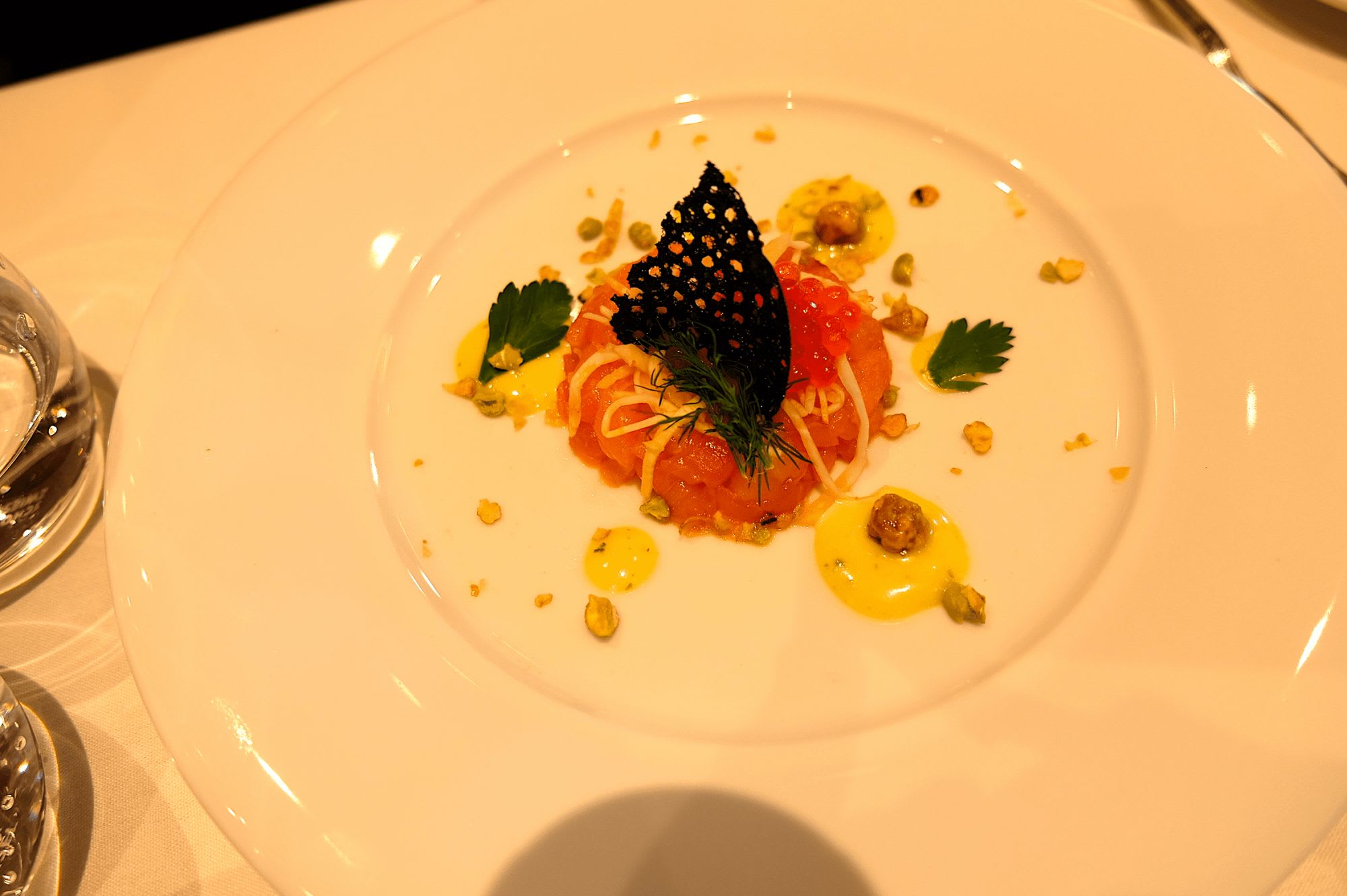 前菜:レモンディルサーモンマリネのタルタルとフェンネルスローのピクルス