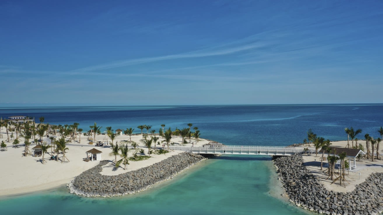 橋を渡すところにリゾートらしさを感じる