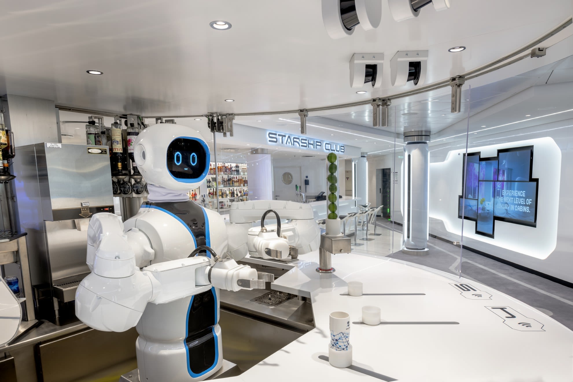 バーテンダーを務めるロブ