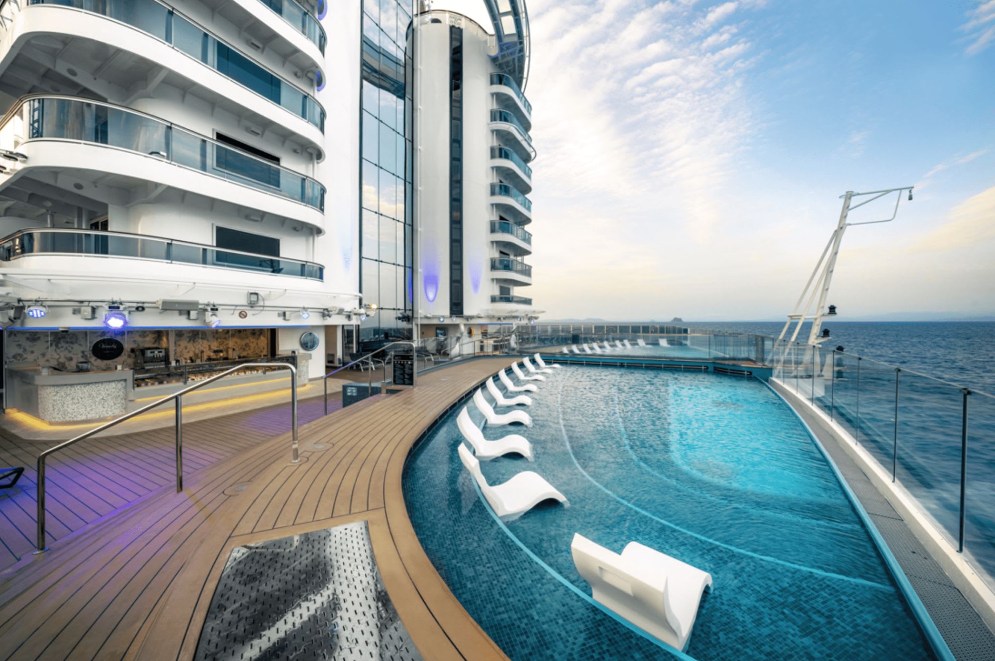 インフィニティ・プール（写真はMSCシーショア）