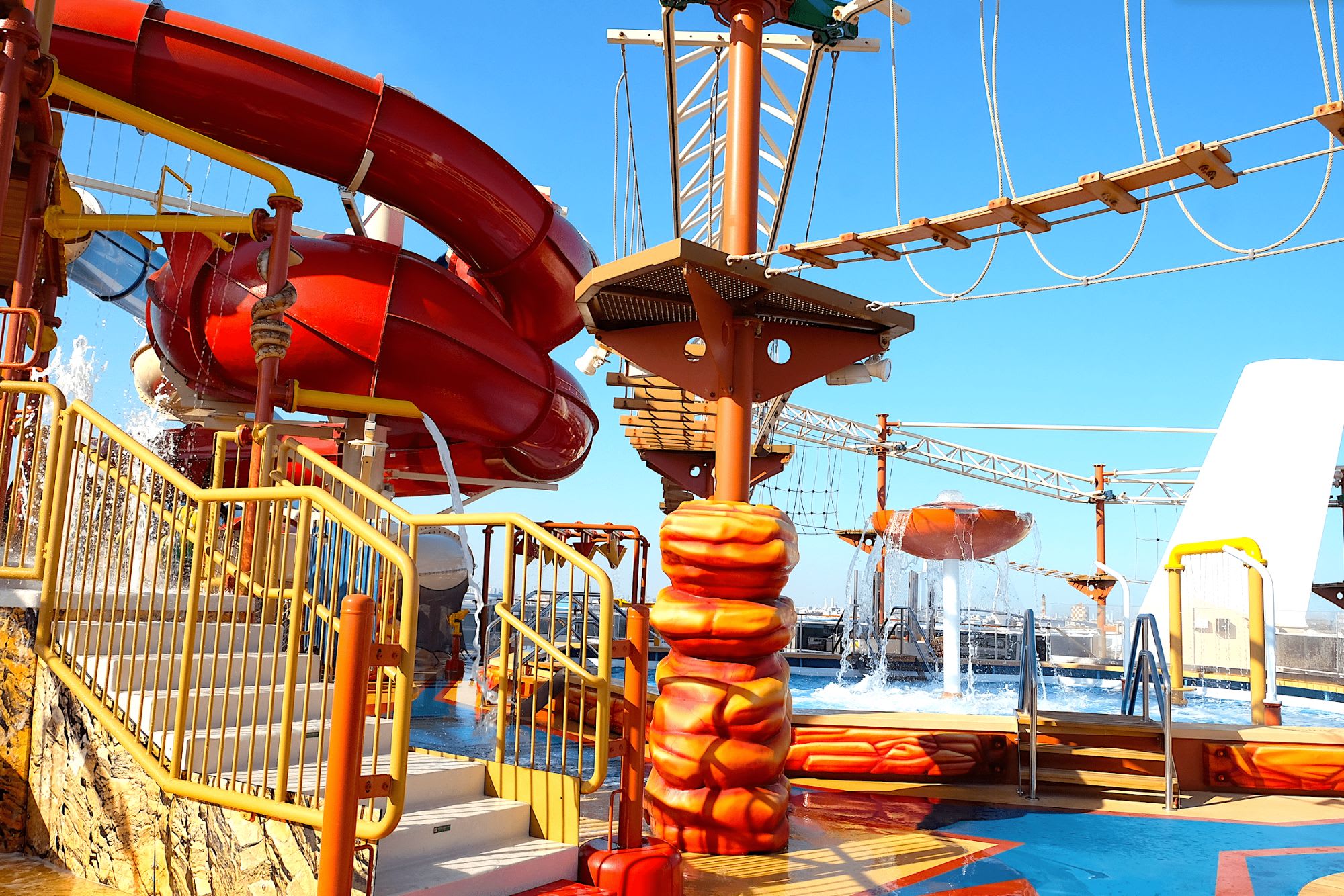 お子様大興奮必須、水が吹き出すウォーターパーク(Arizona Aquapark)