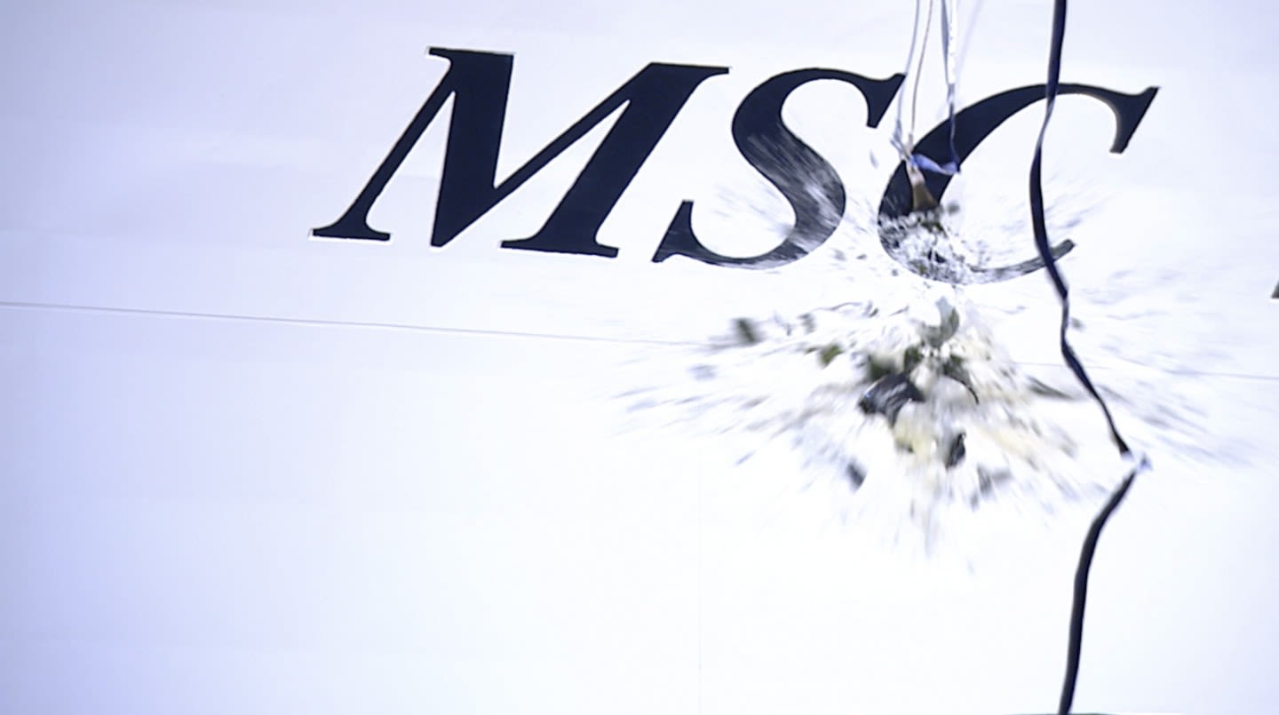 姉妹船MSCシーサイドの命名式シャンパンセレモニー