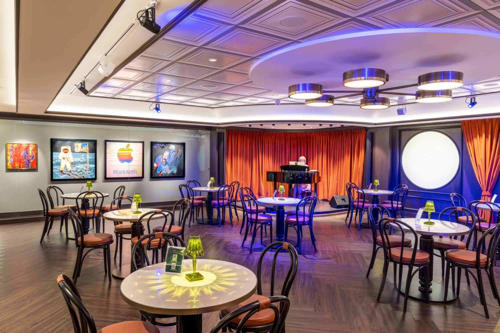 「ラトリエ・バー&アート」L'Atelier Bar & Art