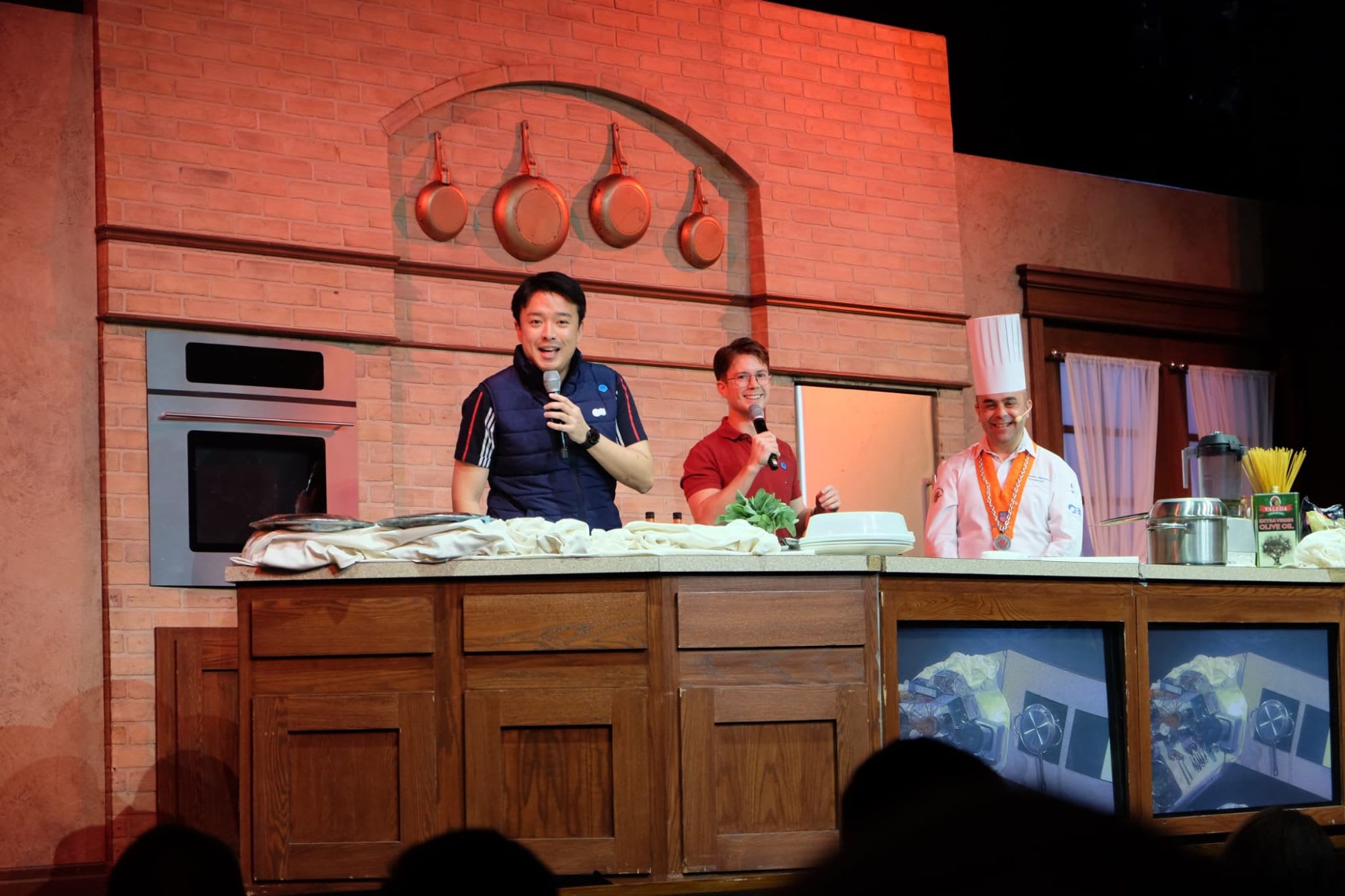 ダイヤモンド・プリンセス日本発着クルーズ　安心の理由は、また会いたくなる日本語乗務員たちの存在にあり