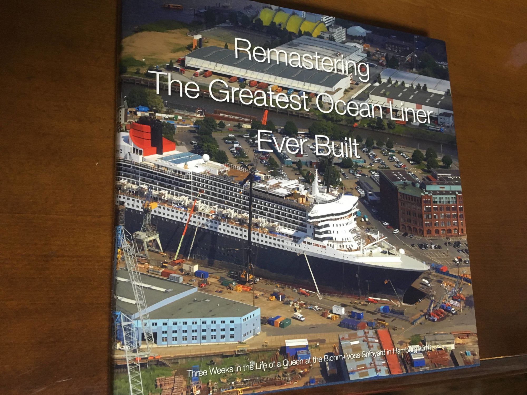 参考文献。2016年のBlohm+Voss造船所での改装工事の写真集です。