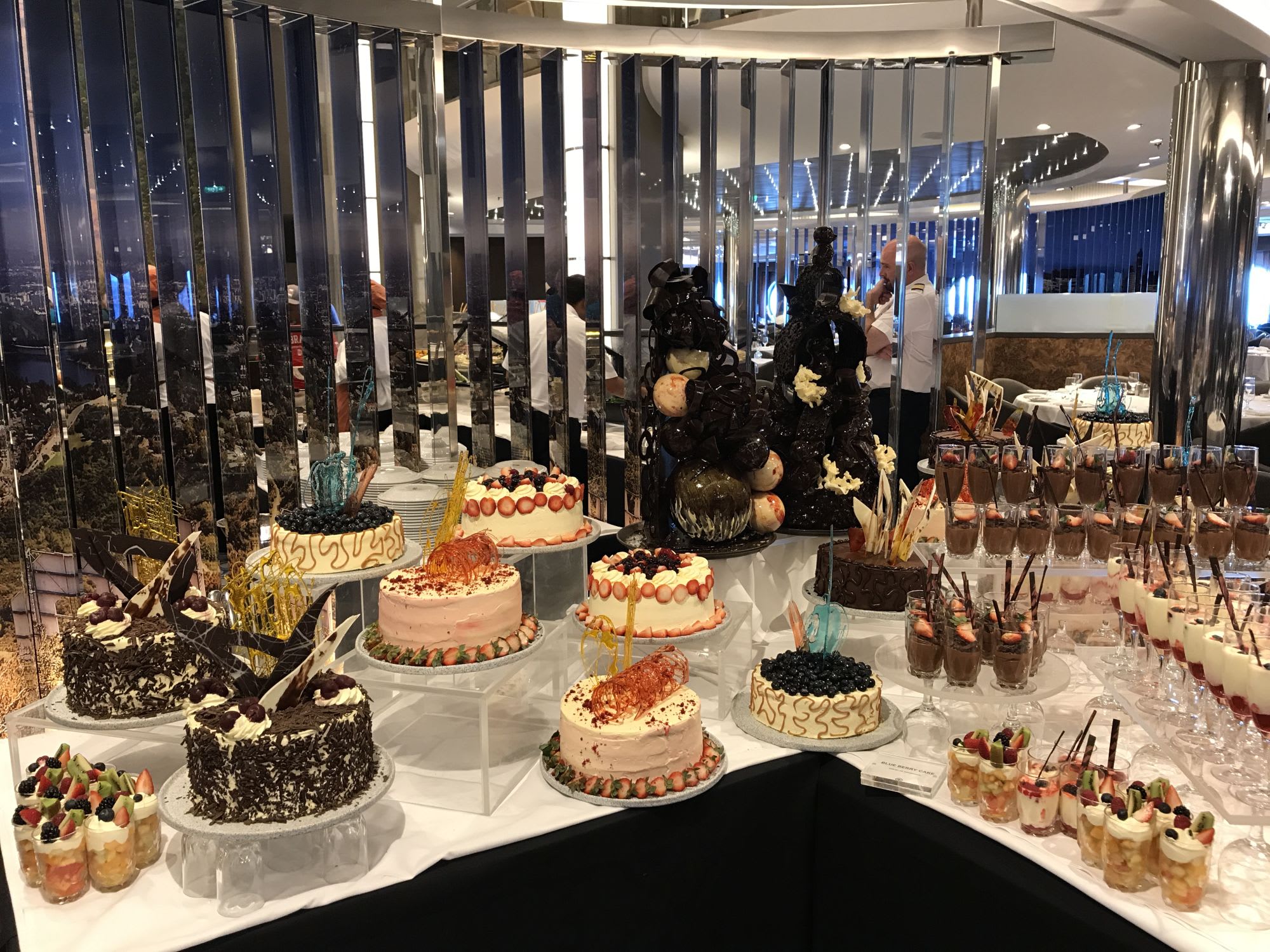 ホテルのデザートブュッフェのようです♡