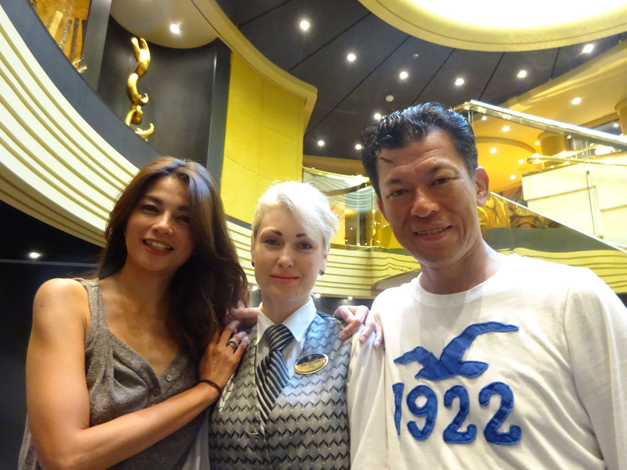 ヨットクラブは、バトラーつき。本格的な意味でのバトラーとは、ちと違う？