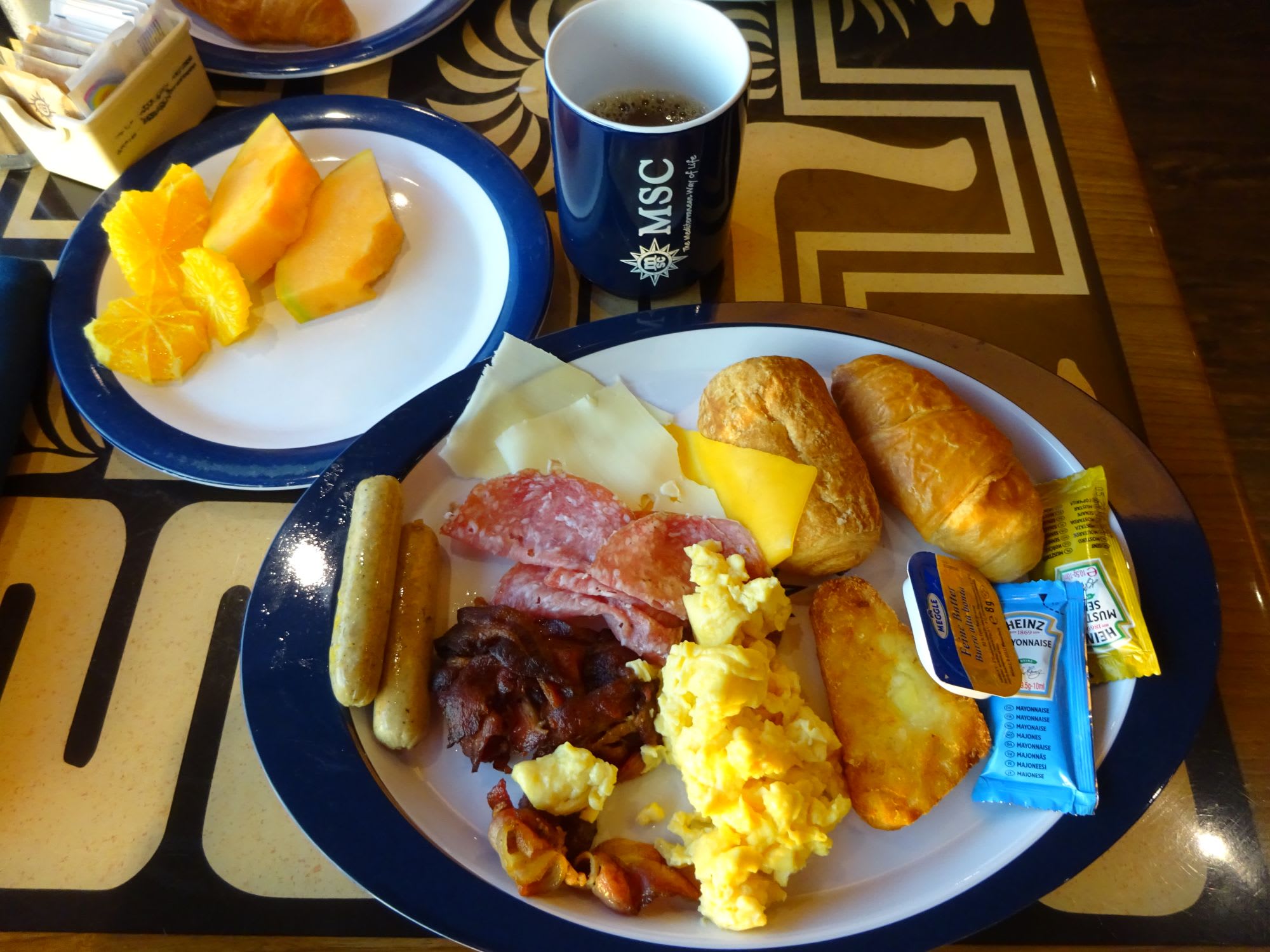 朝食Buffetです。一般階のBuffet