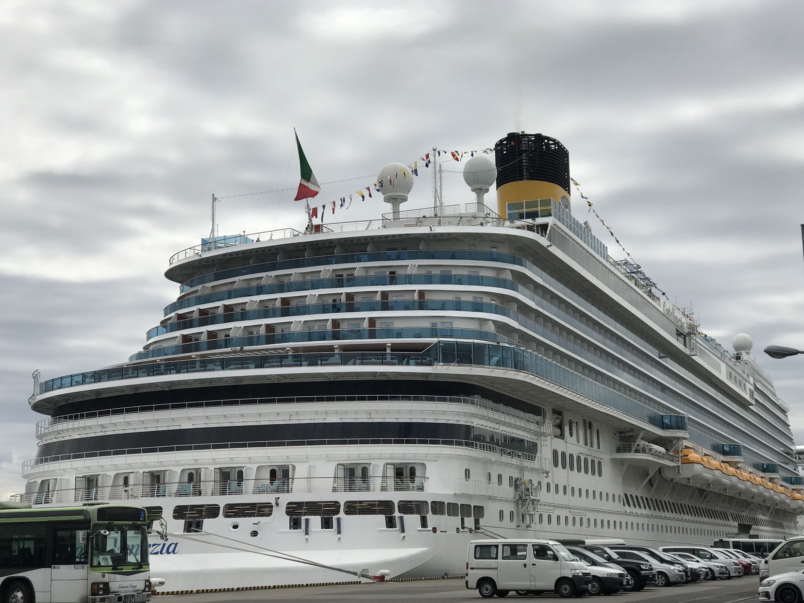 大井水産物ふ頭に入港したコスタ・ベネチア