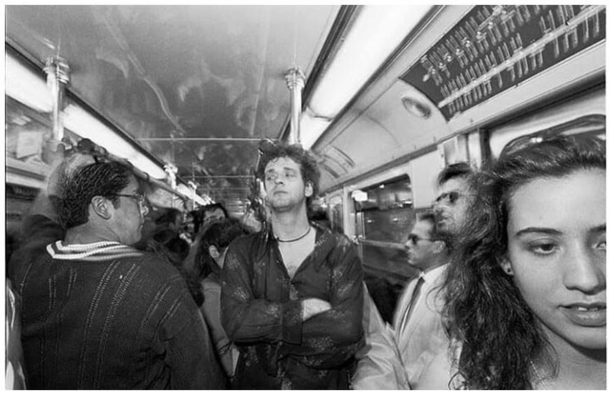 Gustavo Cerati en el metro de Santiago. Por Javier Godoy.