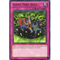 Giant Trap Hole (Red) - Duelist League 16 Thumb Nail