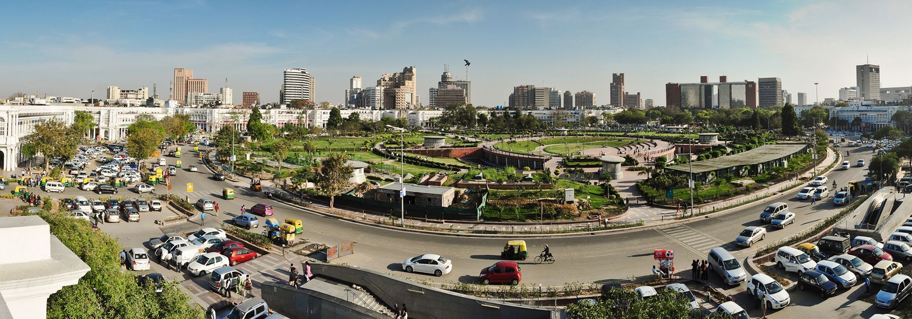 Panoramic view of inner circle and central park in Connaught Place, New Delhi. (Kabi1990, licensed under CC BY-SA 3.0) Panoramic view of inner circle and central park in Connaught Place, New Delhi. (Kabi1990, licensed under CC BY-SA 3.0)