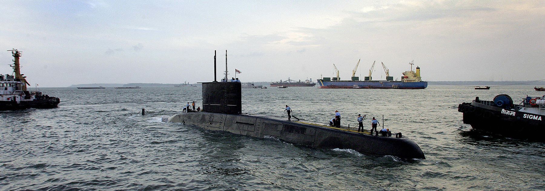 The submarine ‘INS Shalki’ leaves port during the ongoing joint Indo-US naval excercise September 28, 2005. (SEBASTIAN D’SOUZA/AFP/Getty Images) The submarine ‘INS Shalki’ leaves port during the ongoing joint Indo-US naval excercise September 28, 2005. (SEBASTIAN D’SOUZA/AFP/Getty Images)