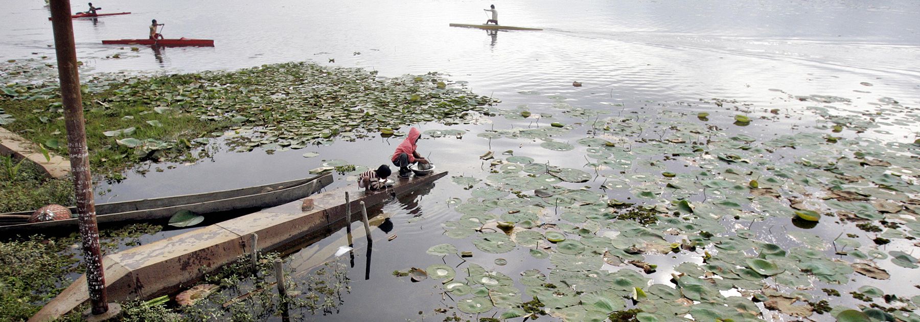 Manipuri children wash utensils as Indian youth paddle kayaks across Loktak lake, the largest freshwater lake in northeastern India. (DESHAKALYAN CHOWDHURY/AFP/Getty Images) Manipuri children wash utensils as Indian youth paddle kayaks across Loktak lake, the largest freshwater lake in northeastern India. (DESHAKALYAN CHOWDHURY/AFP/Getty Images)