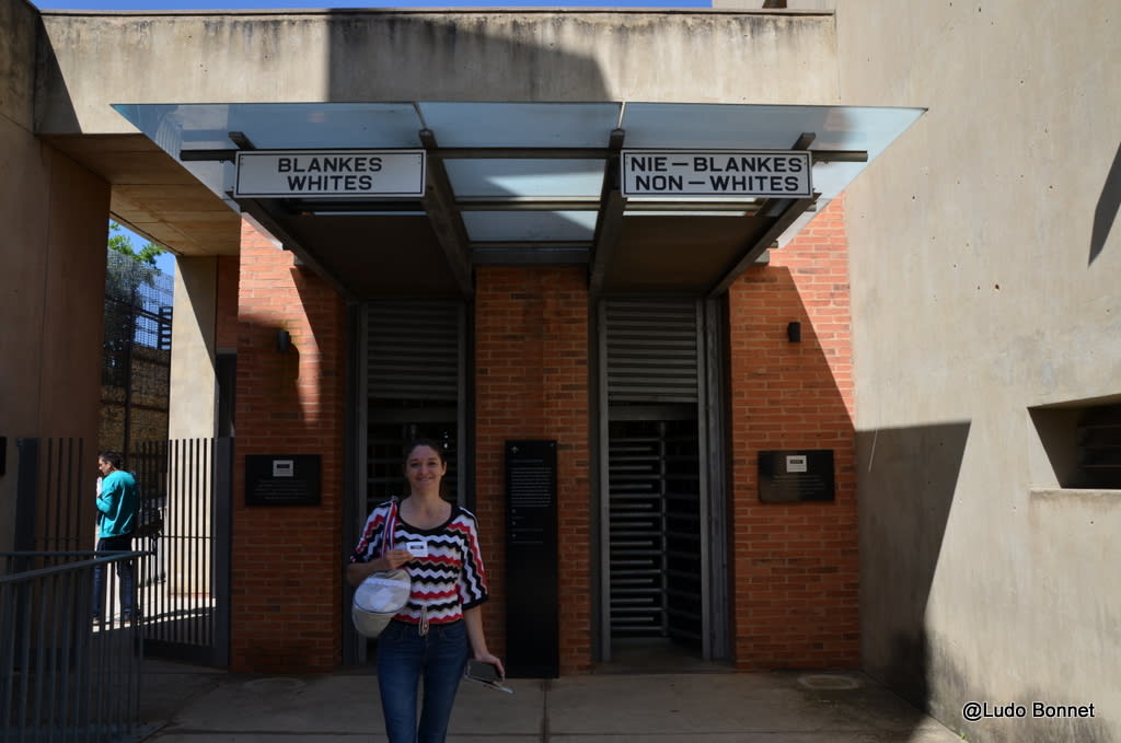 Musée de l’Apartheid – entrée white – non white