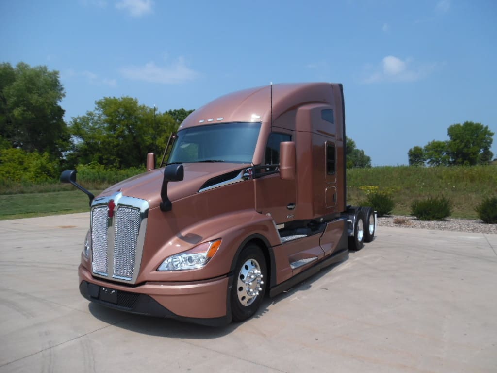 Exterior front drivers side for this 2024 Kenworth T680 (Stock number: RJ343493)