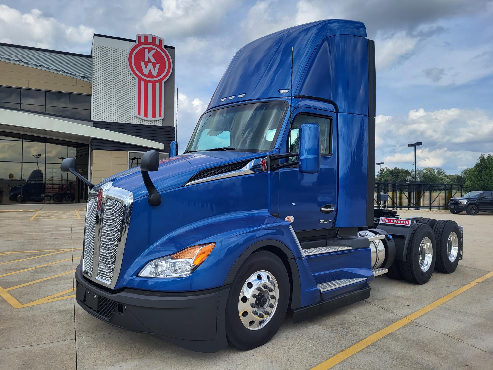 Exterior front drivers side for this 2024 Kenworth T680 (Stock number: RJ350689)