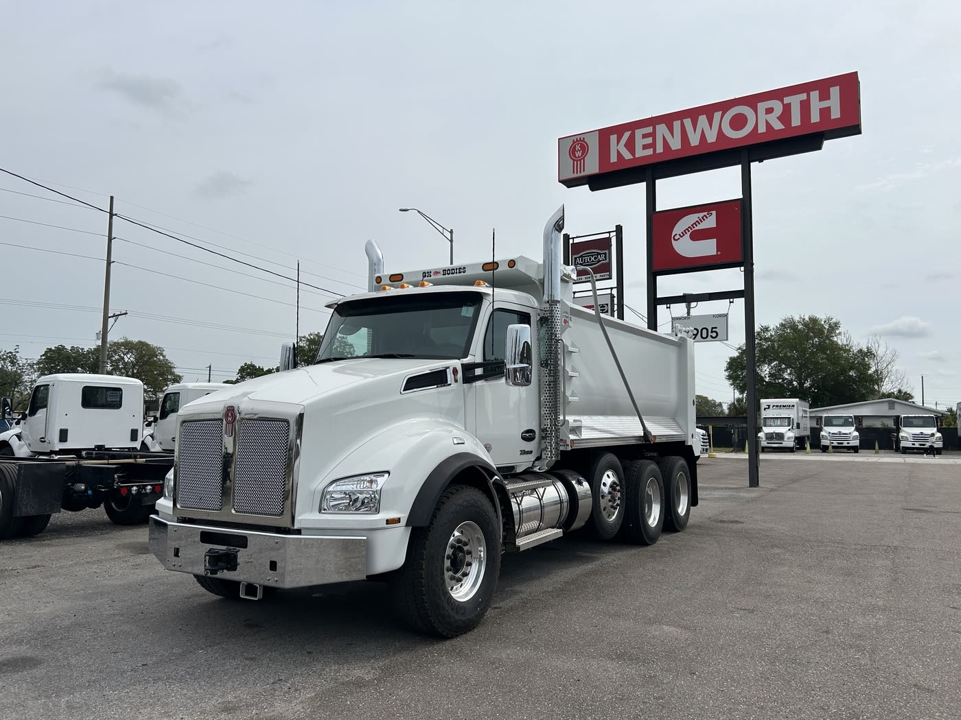 Exterior front drivers side for this 2024 Kenworth T880 (Stock number: RJ387013)