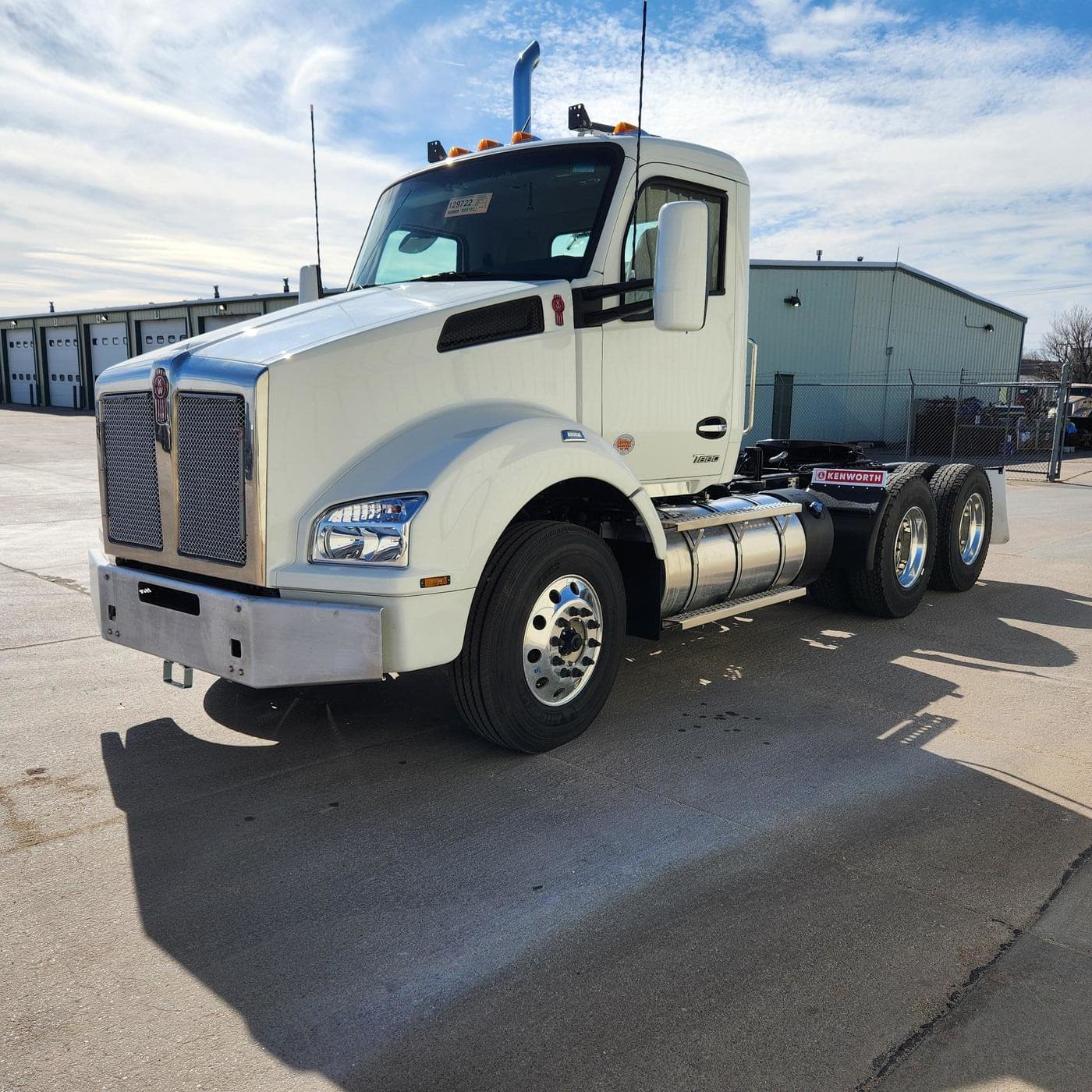 Exterior front drivers side for this 2025 Kenworth T880 (Stock number: SJ129723)