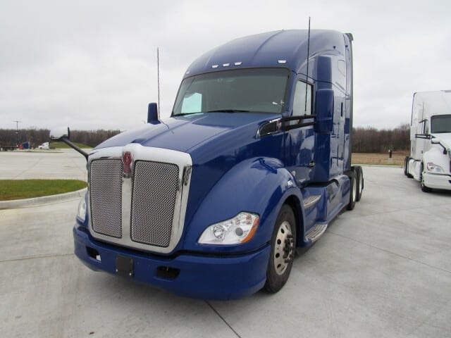 Exterior front drivers side for this 2020 Kenworth T680 (Stock number: ULJ354281)