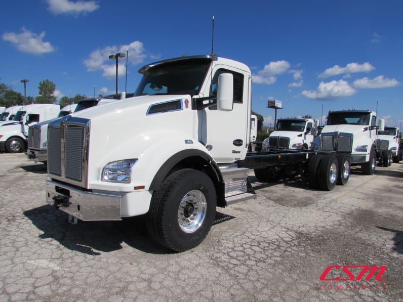 Exterior front drivers side for this 2024 Kenworth T880 (Stock number: RJ371262)
