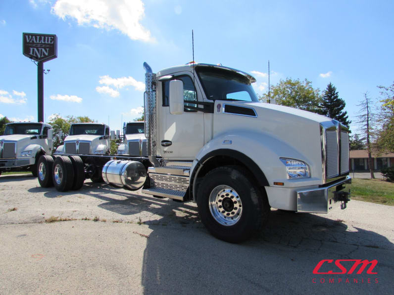Exterior front passenger side for this 2024 Kenworth T880 (Stock number: RJ371262)