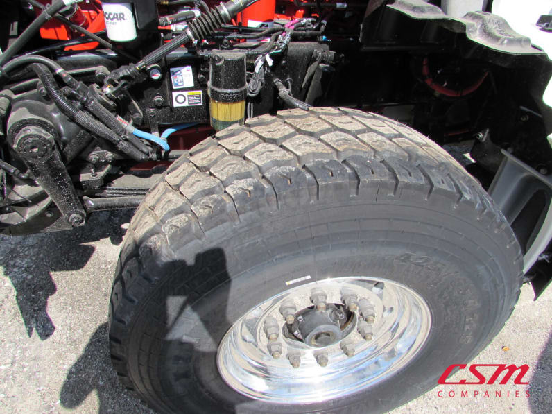 Driver side front tire tread for this 2024 Kenworth T880 (Stock number: RJ371266)