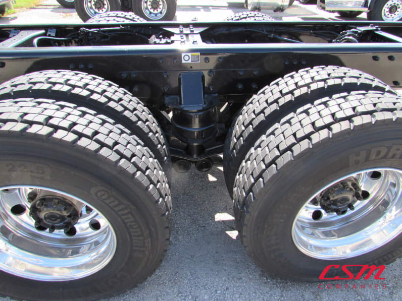 Passenger side rear frame and tire tread for this 2024 Kenworth T880 (Stock number: RJ371266)