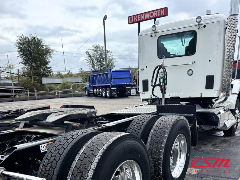 Exterior rear passenger side for this 2024 Kenworth T880 (Stock number: RJ383363)Weeee