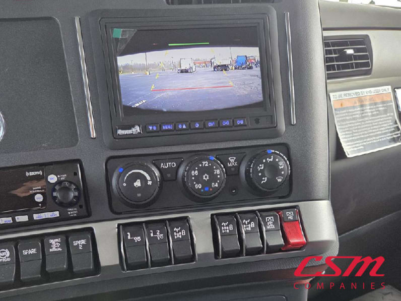 Interior radio and navigation system for this 2025 Kenworth T880 (Stock number: SJ131612)Weeee