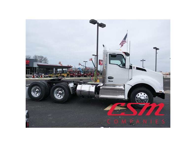 Exterior full passenger side for this 2025 Kenworth T880 (Stock number: SJ131618)Weeee