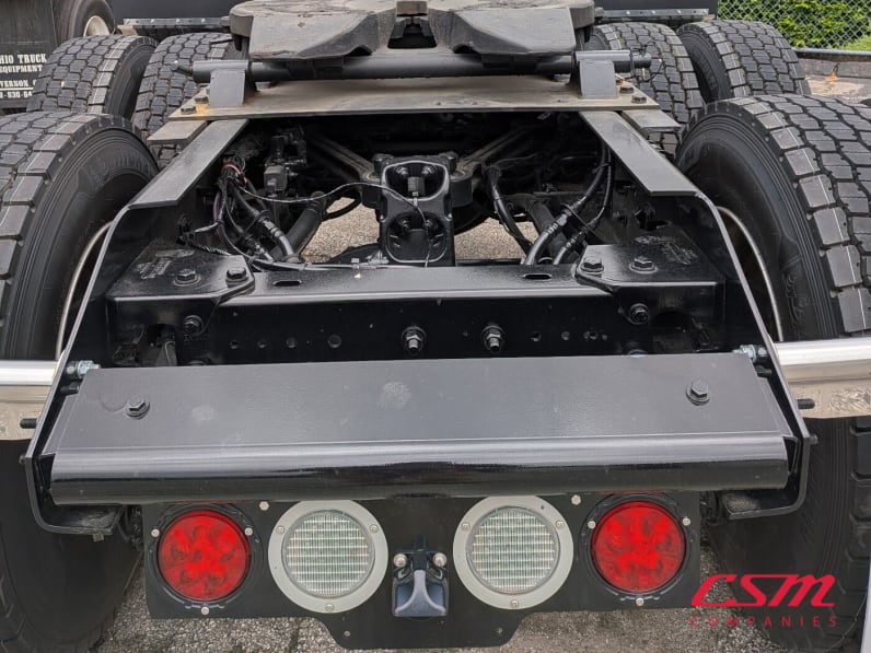 Center rear frame for this 2025 Kenworth T880 (Stock number: SJ133733)Weeee