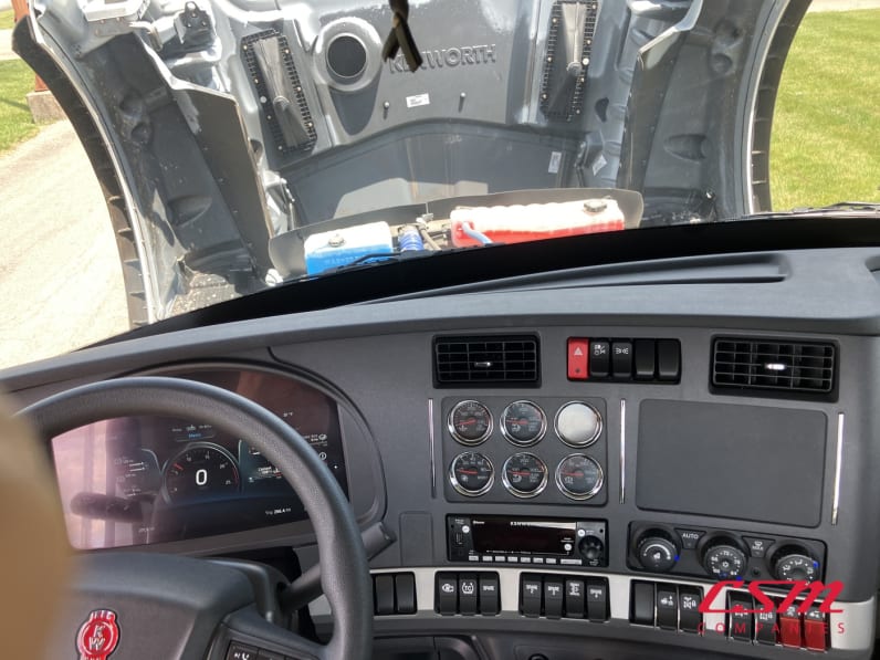 Interior cockpit for this 2025 Kenworth T880 (Stock number: SJ134112)Weeee