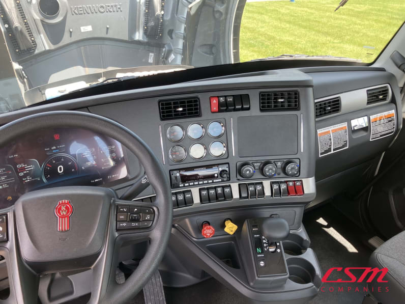 Interior dash for this 2025 Kenworth T880 (Stock number: SJ134112)Weeee
