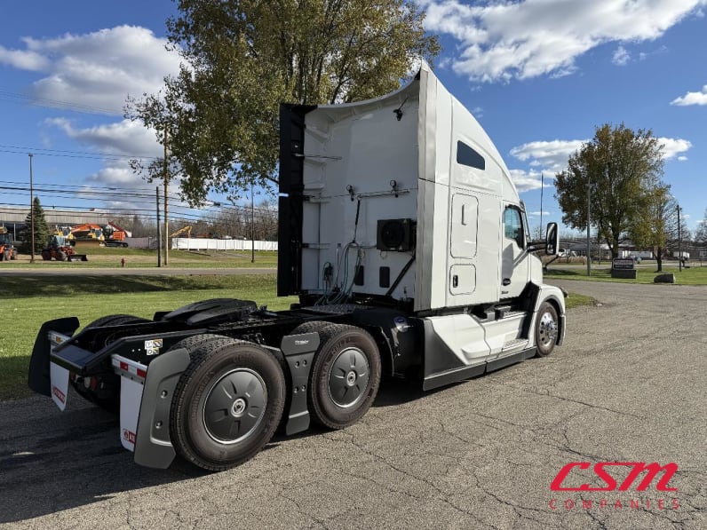 Exterior rear passenger side for this 2025 Kenworth T680 (Stock number: SJ137791)Weeee