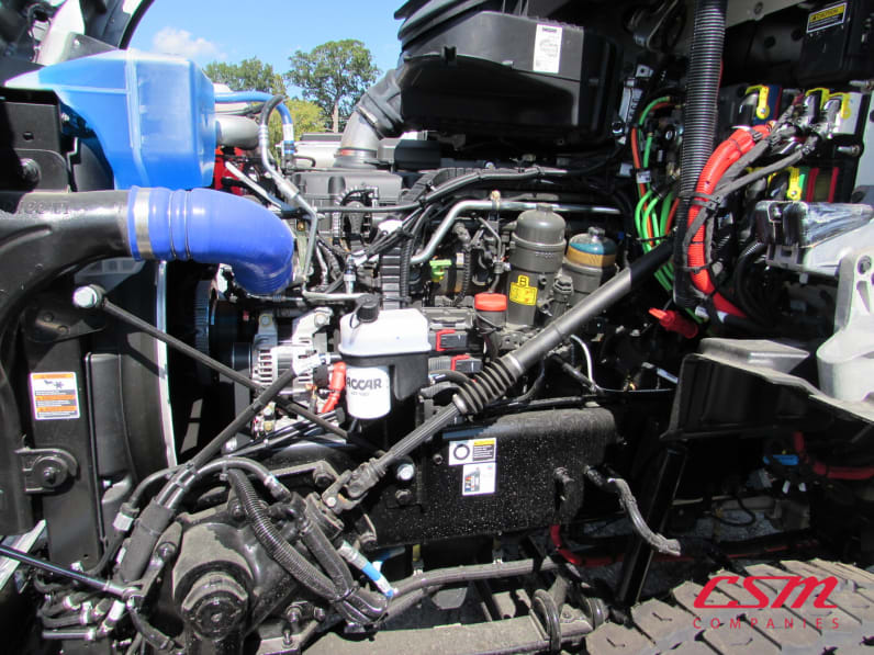 Drivers side engine for this 2025 Kenworth T880 (Stock number: SJ140882)