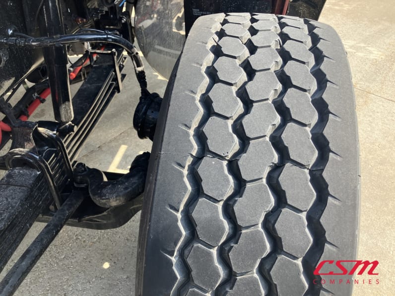 Driver side front tire tread for this 2025 Kenworth T880 Short Hood (Stock number: SJ154923)