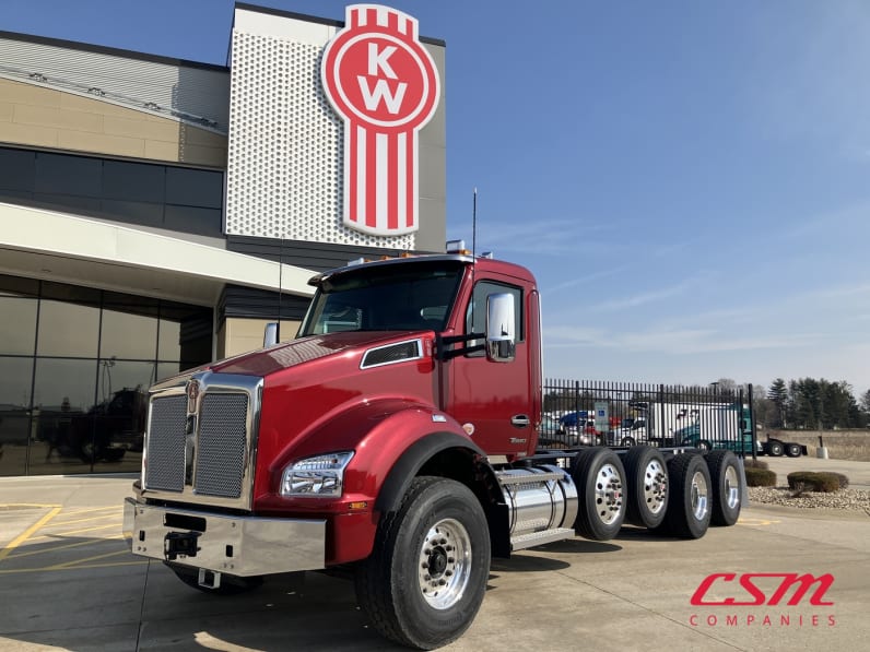 Exterior front drivers side for this 2025 Kenworth T880 Short Hood (Stock number: SJ154923)