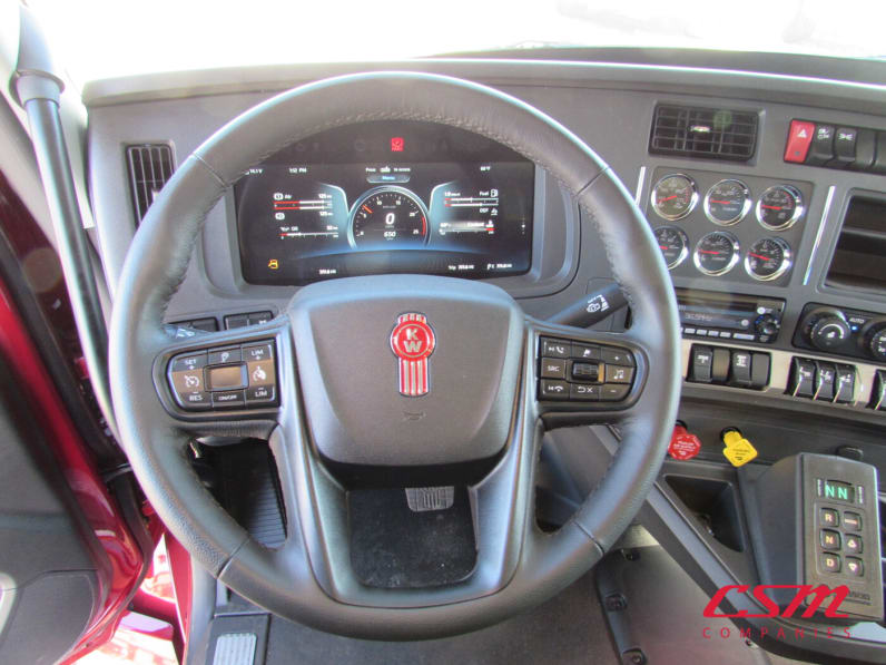 Interior steering wheel for this 2025 Kenworth T880 Short Hood (Stock number: SJ154923)Weeee