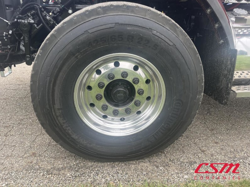 Driver side front tire tread for this 2025 Kenworth T880 (Stock number: SJ169666)Weeee