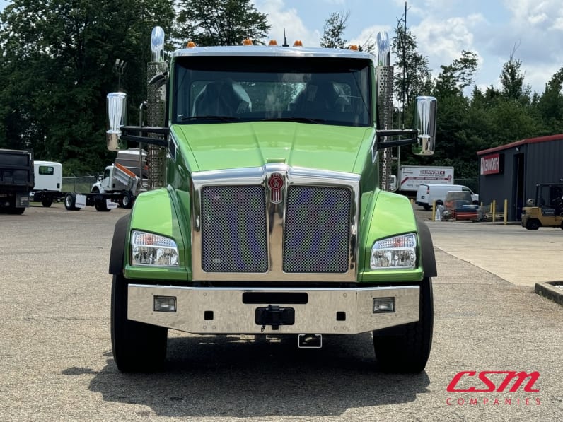 Exterior full front view for this 2025 Kenworth T880 (Stock number: SJ169668)Weeee
