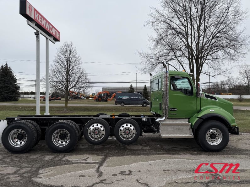 Exterior full passenger side for this 2025 Kenworth T880 (Stock number: SJ169668)Weeee