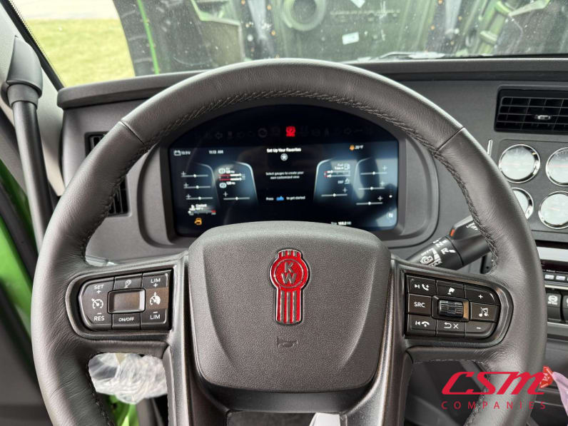Interior steering wheel for this 2025 Kenworth T880 (Stock number: SJ169668)Weeee