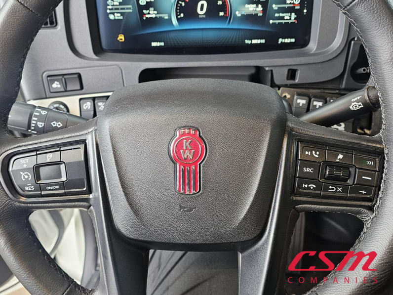Interior steering wheel for this 2025 Kenworth T880 (Stock number: SJ169673)Weeee