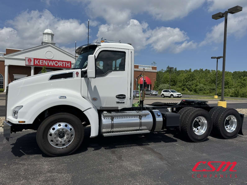 Exterior full driver side for this 2025 Kenworth T880 (Stock number: SJ169678)Weeee