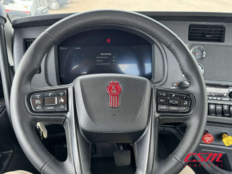 Interior steering wheel for this 2025 Kenworth T880 (Stock number: SJ169678)Weeee