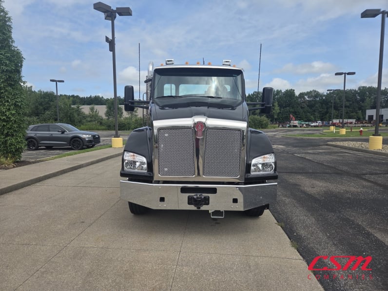 Exterior full front view for this 2025 Kenworth T880 (Stock number: SJ169679)Weeee