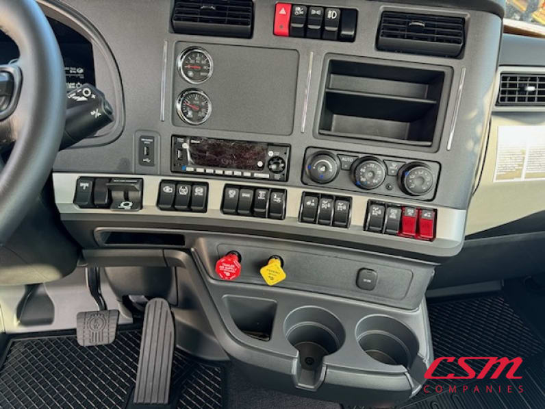 Interior radio and navigation system for this 2025 Kenworth T880 (Stock number: SJ169680)Weeee