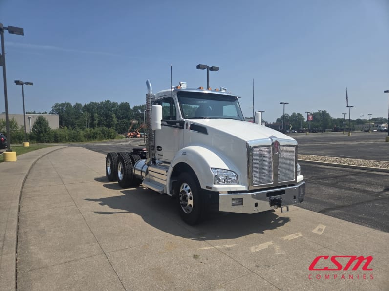 Exterior front passenger side for this 2025 Kenworth T880 (Stock number: SJ169681)Weeee