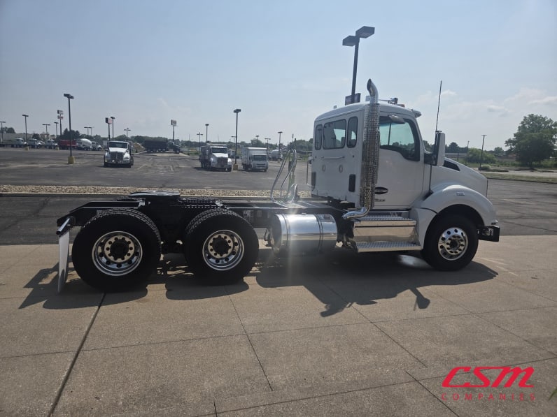 Exterior full passenger side for this 2025 Kenworth T880 (Stock number: SJ169681)Weeee